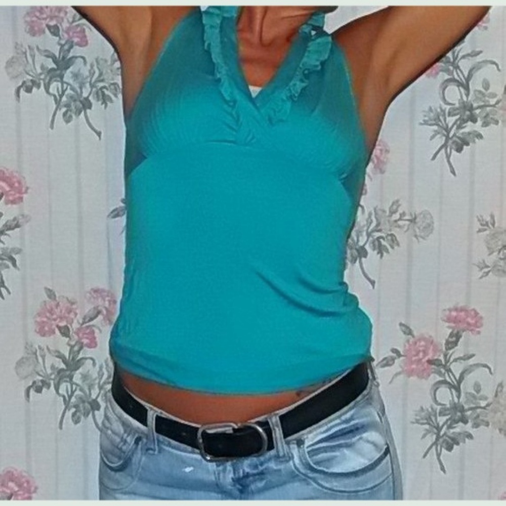 Slashed Back Ruffled T Shirt - Picture 4 of 5